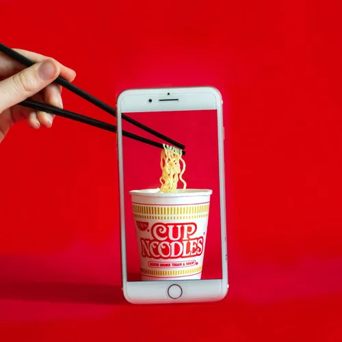 Vista 5 de Nissin Cup Noodles - Sopa de fideos Ramen con mariscos, 2.68 onzas (paquete de 6) Sopa instantánea de fideos ramen, tazas de papel para microondas