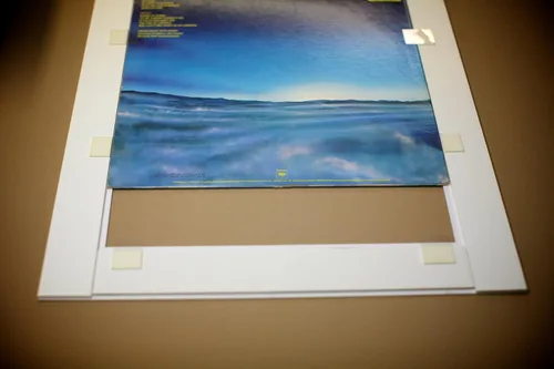 Vista 3 de Álbum de discos de vinilo doble con marco LP con diseño de caja de juke mate negro (marco dorado cepillado)