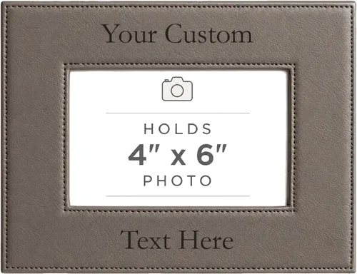 Vista 39 de Marco de fotos de piel sintética de cuero sintético grabado para añadir tu texto personalizado para colgar o en la mesa, marco de fotos familiares