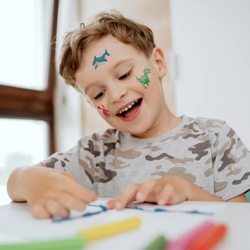Vista 3 de Zhtulck Tatuajes para niños, más de 600 estilos mixtos de tatuajes temporales para niñas y niños, juego de calcomanías de tatuajes falsos de dibujos