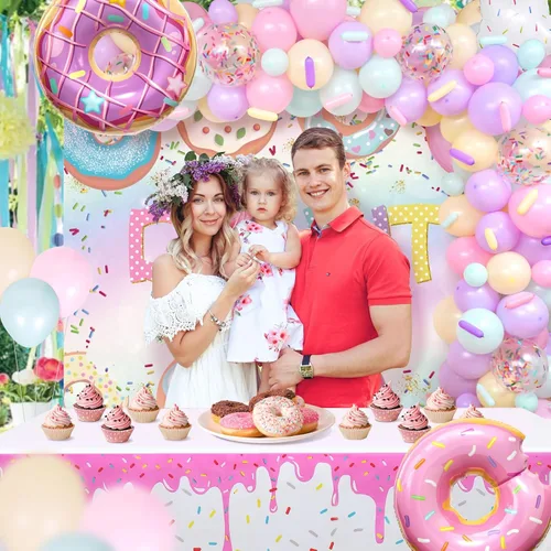 Vista 7 de Winrayk 131 piezas de decoración de fiesta de cumpleaños en forma de dona para niñas, kit de arco de guirnalda de globos de dona, mantel de telón