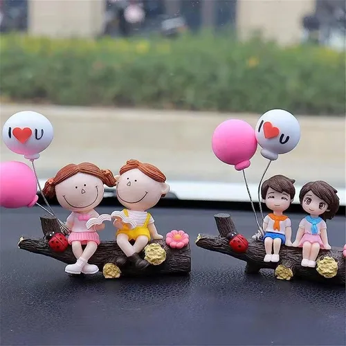 Vista 4 de Lindos adornos para pareja, lindo adorno para el interior del automóvil para parejas, decoración del automóvil, acción de caricaturas para parejas