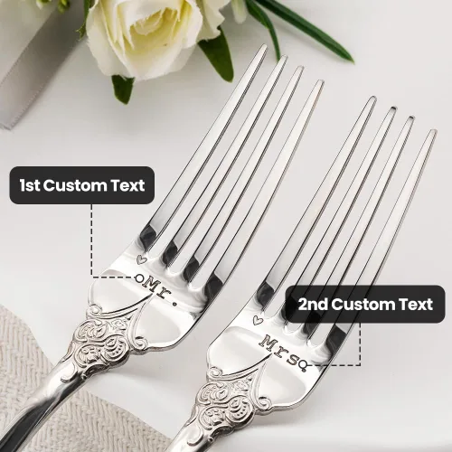 Vista 5 de callie Juego de 2 tenedores de boda personalizados con fecha, regalos grabados para novios, novios, tenedores de cubiertos vintage de acero