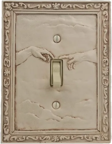 Vista 6 de Cubierta de interruptor de luz esculpida 3D de Michelangelo's The Creation of Adam Cubierta de placa de interruptor de pared de poliresina Ideal