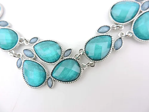Vista 4 de Firstmeet - Conjunto de collar de resina brillante con aretes