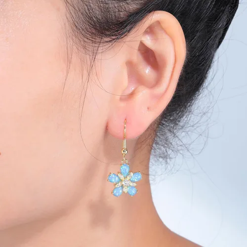 Vista 2 de CiNily Aretes colgantes en forma de flor para mujeres y niñas, aretes colgantes de ópalo de 14 quilates, chapados en blanco y oro, delicados aretes