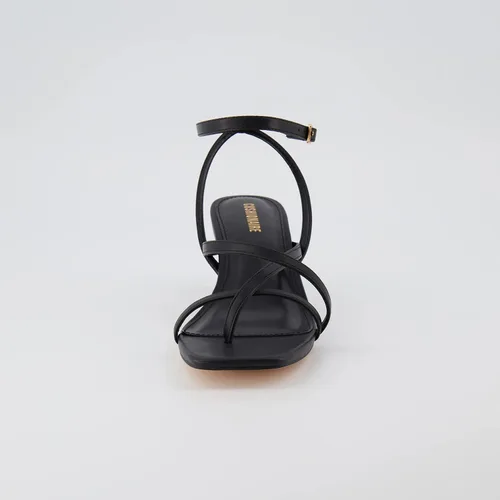 Vista 3 de CUSHIONAIRE Sandalia de tacón para mujer con espuma viscoelástica y anchos disponibles