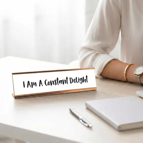 Vista 5 de Letrero de escritorio con texto en inglés "I am A Constant Delight", placa de identificación novedosa (2 x 8 pulgadas)