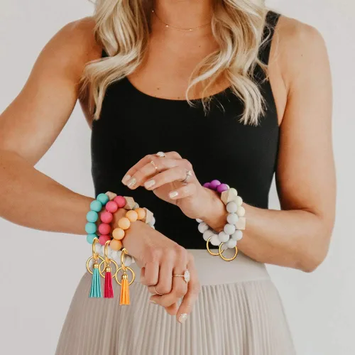 Vista 2 de boderier Pulsera de silicona llavero pulsera pulsera llavero portátil casa coche llaves anillo titular con borla