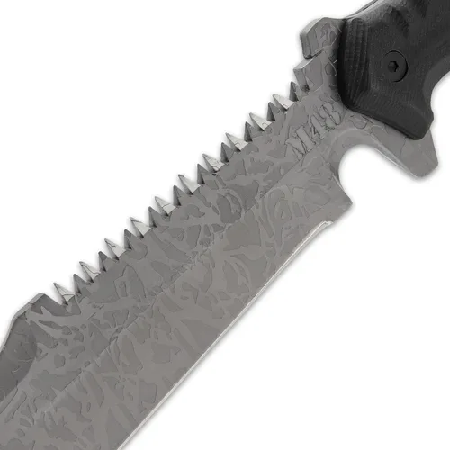 Vista 4 de Combat Machete Gen II y Funda - Hoja de Acero Inoxidable Acabado galvanizado de titanio, mango de TPU - Longitud 17 3/4