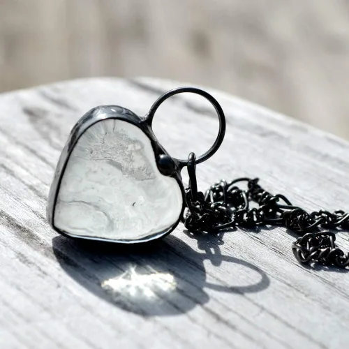 Vista 9 de Handmade Glass Chunky Heart Necklace