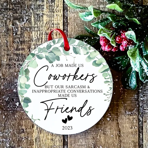 Vista 3 de A Job Made Us Coworkers Funny Ornament - Recuerdo para el trabajo mejor amiga para intercambio de mujeres, boca de orinal sarcástica novia