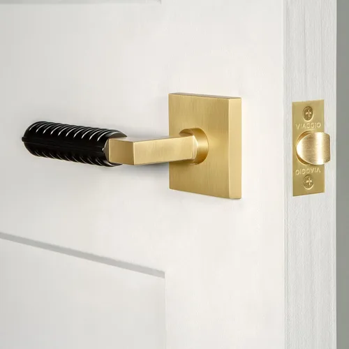 Vista 2 de Viaggio Quadrato Rosette Satin Brass Privacy con palanca de refuerzo Contempo negro satinado