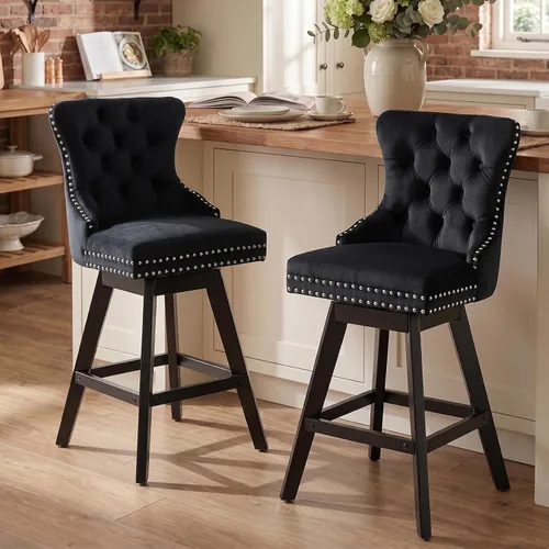 Vista 168 de SoarFlash Juego de 2 taburetes de bar tapizados de terciopelo moderno con patas de madera, botones acolchados, cabeza de clavo cromada, asiento