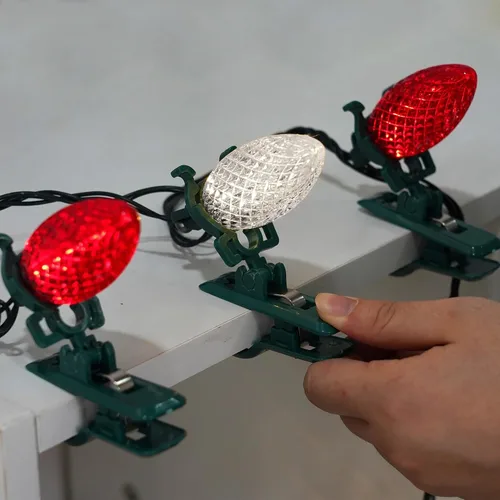 Vista 5 de Dazzle Bright C9 - Guirnalda de luces de Navidad, 100 luces LED de 66 pies, impermeables, conectables con 100 clips de resorte, decoración de Rojo