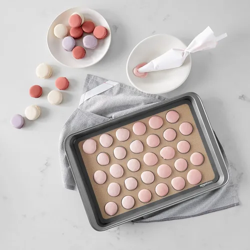 Vista 7 de Amazon Basics Alfombrilla de silicona para hornear macarons, antiadherente, apta para alimentos, 16.5 x 11.6 pulgadas, beige/gris, paquete de 2