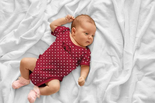 Vista 3 de Two Feet Ahead Body de corazones para bebé niña - Traje infantil con licencia