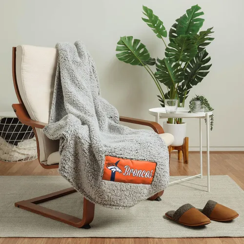 Vista 32 de FOCO Manta Sherpa de nube con logotipo grande del equipo de la NFL, 60 x 70 pulgadas
