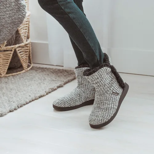 Vista 9 de MUK LUKS Women's Cheyenne Slippers