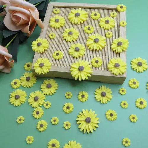 Vista 4 de HADDIY Girasol de resina para manualidades, 50 piezas pequeñas de margaritas decorativas amarillas para adornos de álbumes de recortes, bricolaje