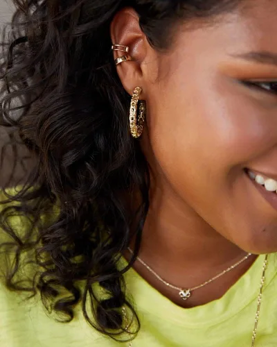 Vista 2 de Kendra Scott Maggie - Aretes de aro de 1.5 pulgadas para mujer, joyería de moda