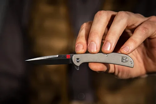 Vista 5 de Al Mar Cuchillos Ultralight Hawk Cuchillo plegable con mango de titanio de 2.75 pulgadas, titanio
