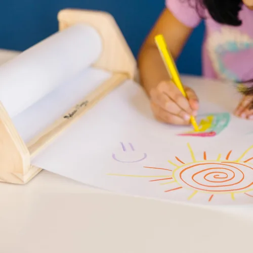 Vista 8 de Melissa & Doug. Tablero de madera de dispensador de rollo de papel con papel bond blanco (12 pulgadas X 75 pies)
