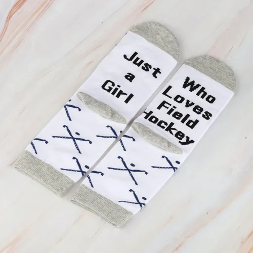 Vista 2 de CMNIM Calcetines novedosos de regalo de hockey sobre césped para niñas, solo una chica que ama el hockey sobre césped, regalo para jugadores