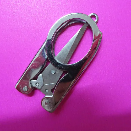 Vista 7 de Ouyatoyu 12 piezas de acero inoxidable plegable bolsillo portátil plegable mini tijeras de viaje pequeñas tijeras de hilo de papel tijeras cortador