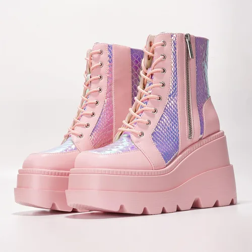Vista 8 de Cape Robbin Botines de plataforma holográficos para mujeres, tacones gruesos en bloque, punta puntiaguda, cuero PU con correa de hebilla