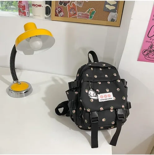 Vista 4 de Mochila estética Kawaii con colgante mini mochila para niñas, bonita mochila escolar japonesa, mochila con flores, Negro, S, Kawaii