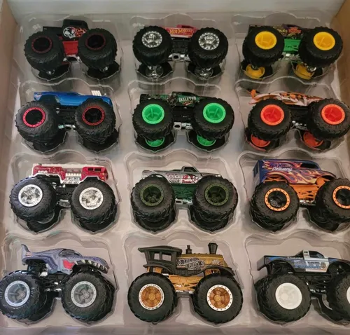 Vista 6 de Hot Wheels Monster Trucks Ultimate Chaos! Exclusivo coche fundido a presión paquete de 12