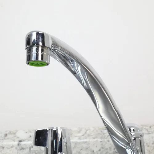 Vista 9 de Danco 10485 Aireador de grifo de ahorro de agua extra de doble rosca, verde, 1.0 GPM, cromado