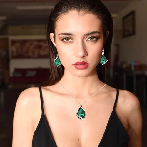 Vista 4 de Juego de joyas para mujer, regalo para el día de San Valentín, collar y aretes de cristal en forma de corazón