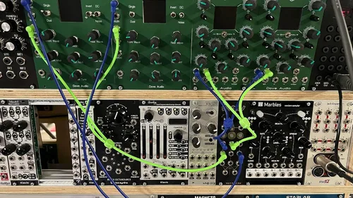 Vista 5 de SSMS - Luigi's Modular M-Doppio Mini Y - Cables de conexión divisores en ángulo recto – 2 unidades (negro) (10 x 10)
