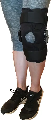 Vista 3 de Alpha Medical Rodillera estabilizadora y manga de compresión con bisagras y correas para soporte de rodilla, recuperación de lesiones y prevención
