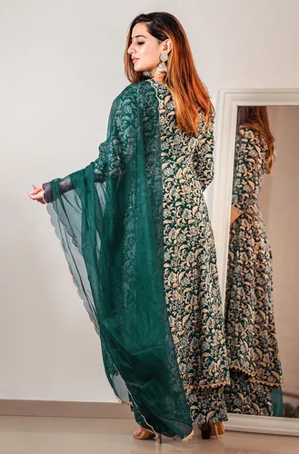 Vista 4 de Janasya Conjunto Kurta Embellecido Floral de Algodón Violeta Mujer