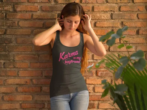 Vista 3 de Expression Tees Karma is My Boyfriend Midnight ERAS - Camiseta sin mangas con espalda cruzada para mujer