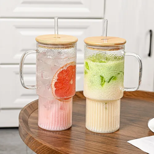 Vista 5 de Vaso de vidrio de borosilicato acanalado de 32 onzas con asa, tapa de bambú y popote (transparente, 1 unidad, tapa de bambú)