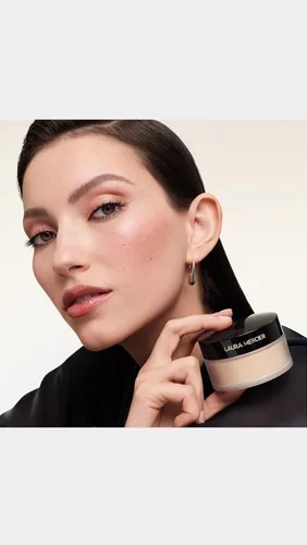 Vista 8 de Laura Mercier Polvo de ajuste suelto translúcido, control de brillo las 24 horas, acabado mate suave, impregnado con vitaminas C+ E, uso duradero