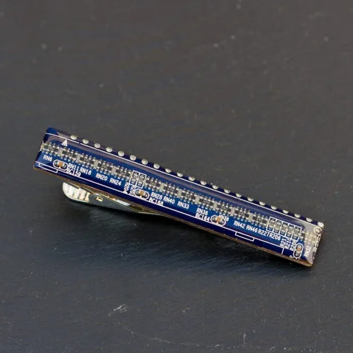 Vista 2 de Clip de corbata para placa de circuito, regalo único para geek de la computadora