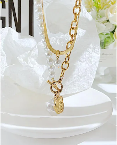 Vista 2 de Aleasha Gargantilla de cadena de serpiente dorada con collar de perlas barrocas para mujer, joyería de acero inoxidable, regalos, Acero inoxidable