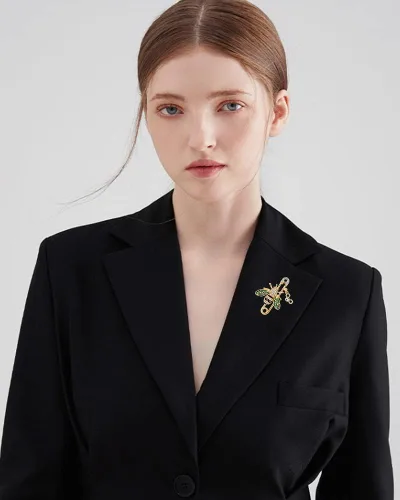 Vista 5 de Broches de seguridad con diamantes de imitación de abeja, delicados y bonitos broches de cristal esmaltados verdes para mujeres, adolescentes