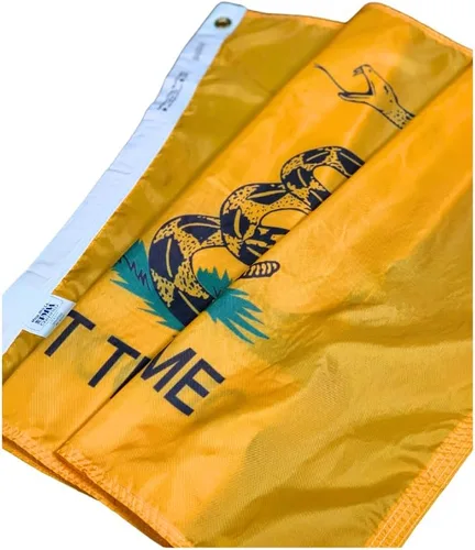 Vista 3 de Bandera Gadsden de 2 x 3 pies, nailon para todo tipo de clima, para exteriores, fabricada en Estados Unidos