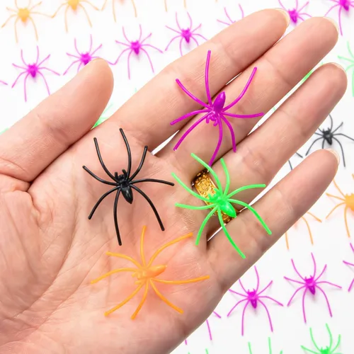 Vista 3 de Labeol 160 arañas falsas, 4 colores realistas de plástico de arañas falsas, accesorios de broma para Halloween, juguetes aterradores para fiestas