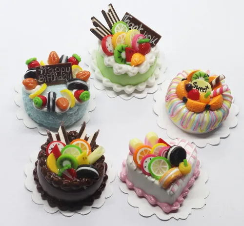 Vista 4 de Mezcla de 5 pasteles en miniatura surtidos para casa de muñecas, postre falso hecho a mano a escala 1/6, accesorios de pastel de 1 pulgada
