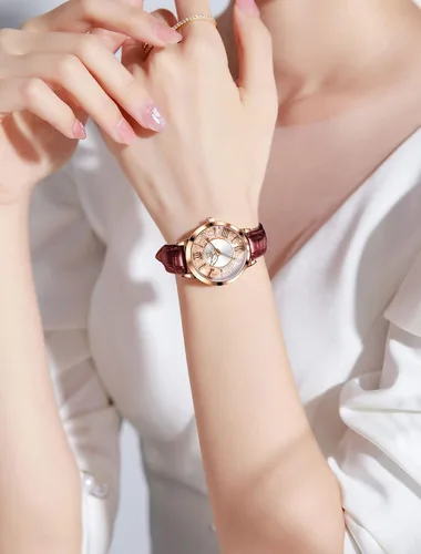 Vista 6 de OLEVS Reloj elegante para mujer, con correa de cuero, para mujer, diseño de arena movediza de diamante, oro rosa, acero inoxidable, resistente al