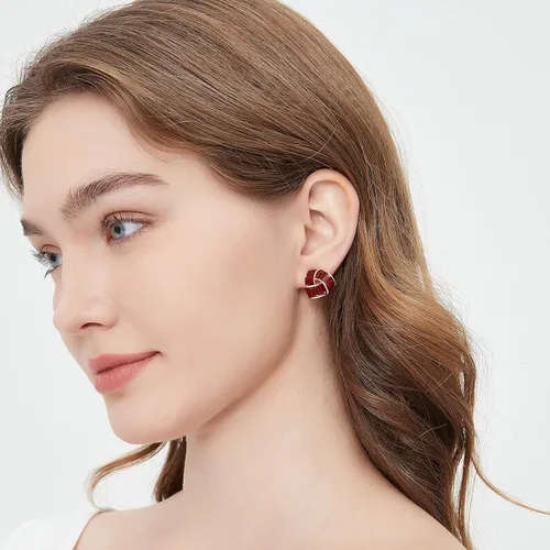 Vista 7 de Pendientes de botón esmaltados rojos elegantes triangulares con nudo de amor, diseño vintage para mujer
