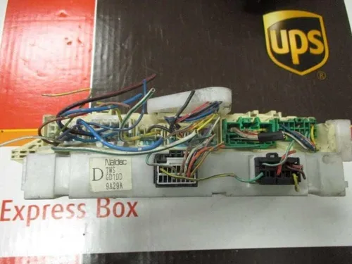 Vista 3 de 98-99 MAZDA 626 Chasis ECM Multifunción GD7DD9A29A