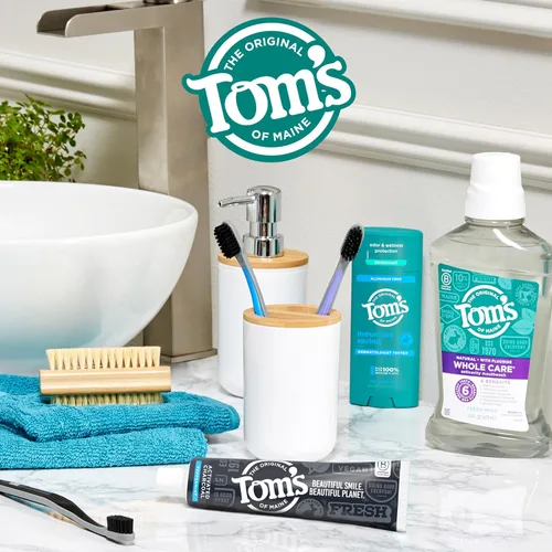 Vista 8 de Tom's of Maine Pasta de dientes con flúor de carbón activado, paquete de 3, 4 onzas Peppermint, Natural, Whitens Teeth, Gently Removes Surface
